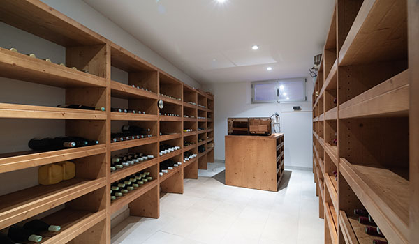 interior-remodels_0002_wine-cellar-with-bottles-and-cigar-humidifier